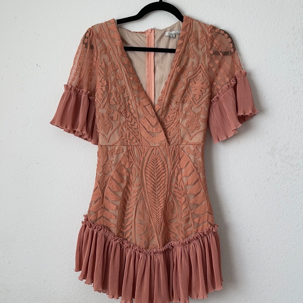 Dreess the clothing Company . size M color tan.new without tags